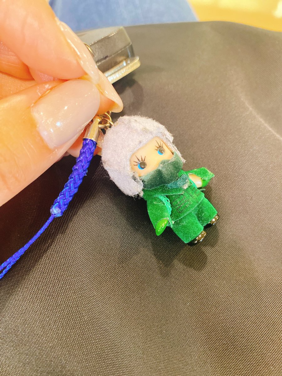 mi___kitty's tweet photo. 前に旦那氏にキティちゃん買ってきてほしい言うたらキューピー買ってきてむっちゃ笑った😹

本気で間違えてて「まぁ俺、猫もマヨネーズも好きやし」って謎の弁解されてそれも笑う😹

しっかり車のキーに付けてるけども
見るたびに笑う😹

汚れてきてもたごめんキューピー https://t.co/Qeifey06A6
