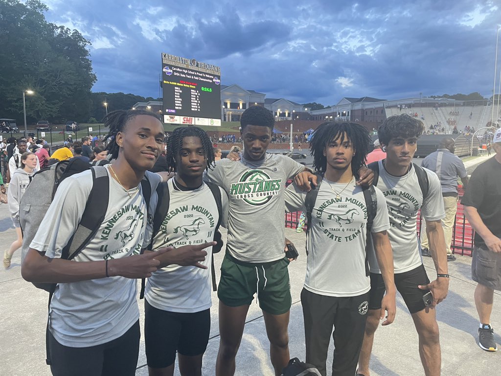 Boys 4x200 finishes 12th, but set a new school record. Looking at 2023 with all 4 coming back. Korbin, Tyun, Favor, &amp; Austin. With Azib ready for the 4x4 tomorrow.