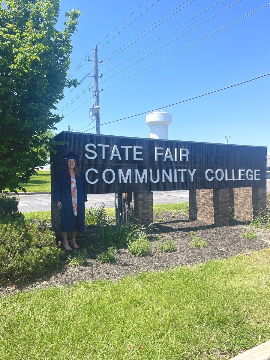 Taylor22Mann's tweet photo. #SFCCMO22GRAD https://t.co/vjn6rnfqim