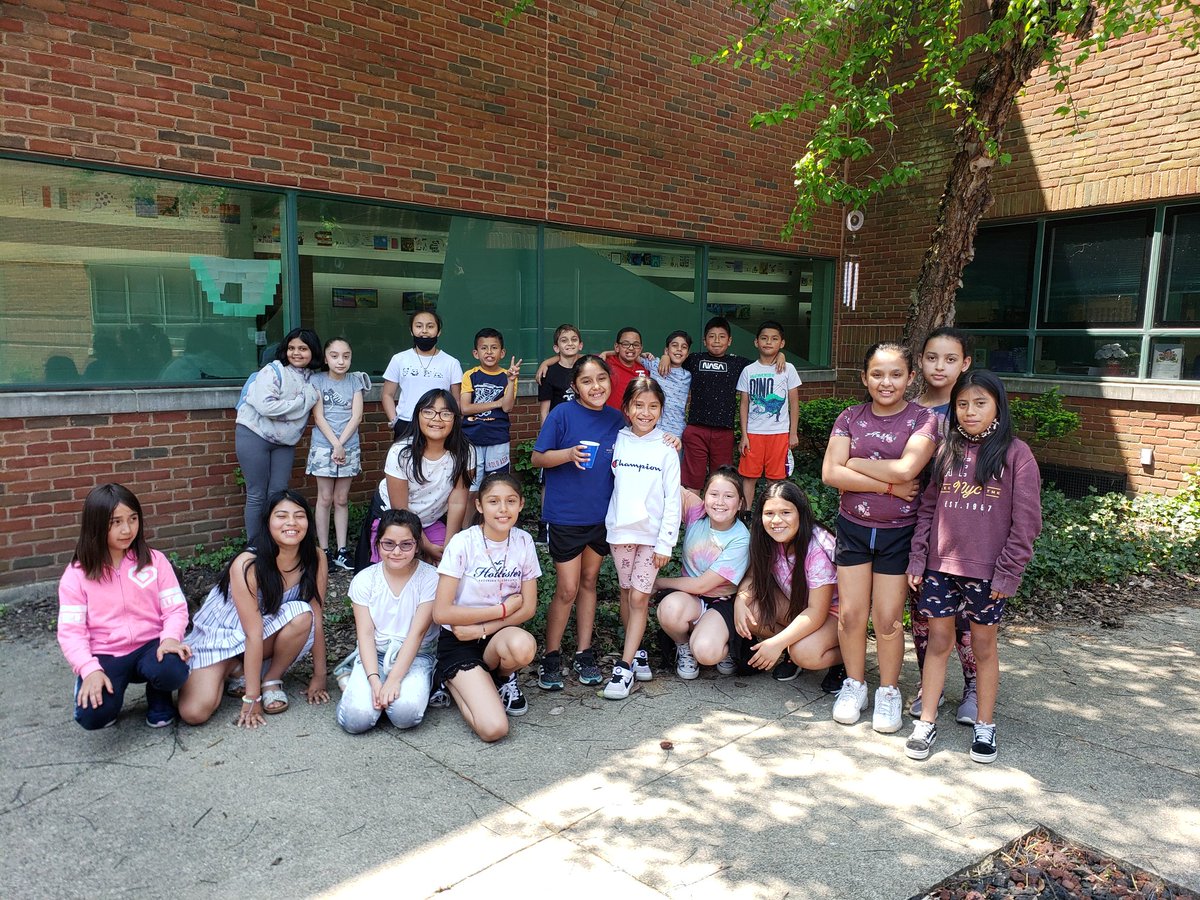 Had a relaxing end of year lunch in the courtyard with my students.❤🖤
#MakingMemories 
#cheetahpride 
#lovemyjob