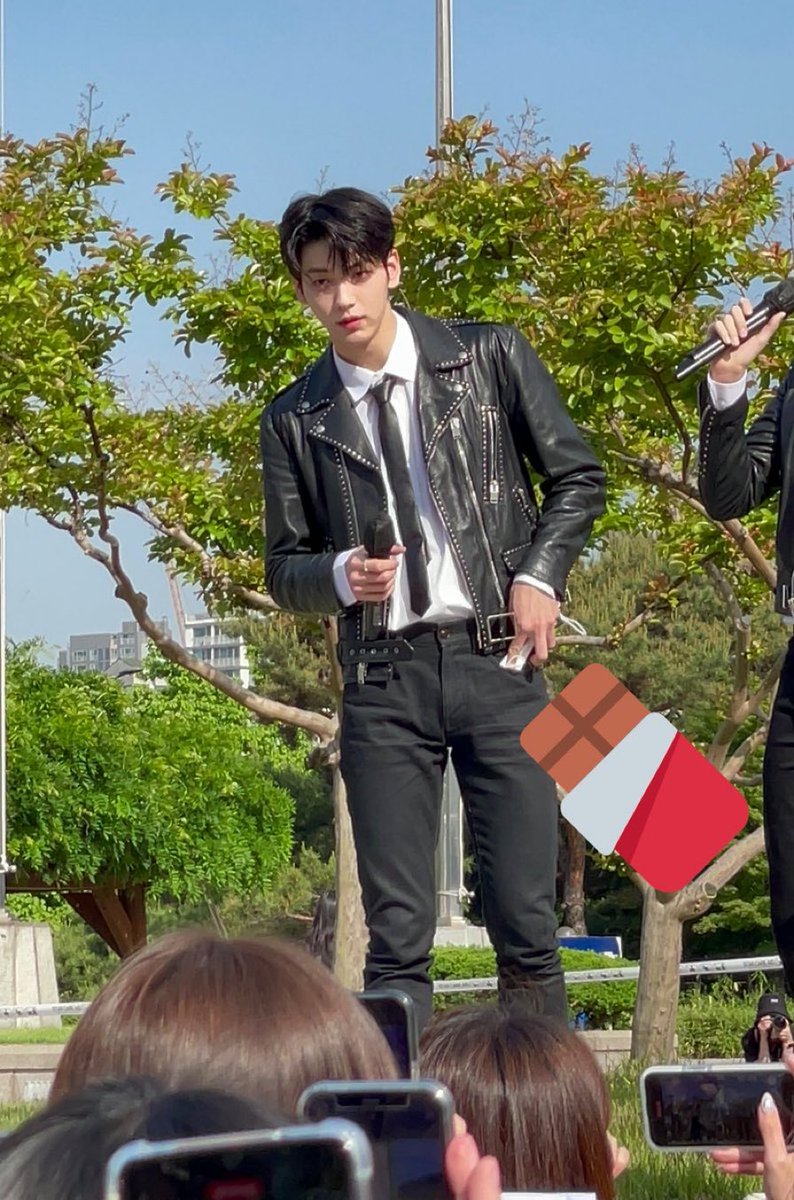 ซูบินกล้องสดคือหล่อมาก สูงมาก โคตรออร่าอะ