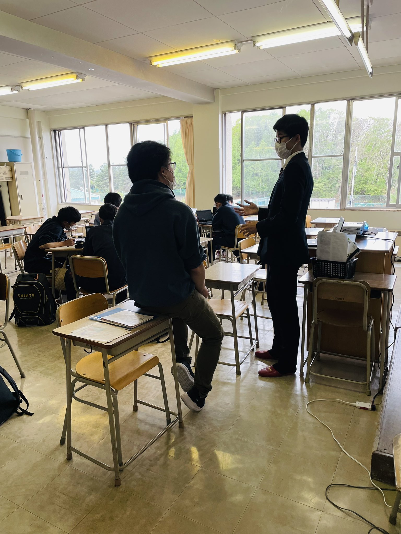 Twitter এ 複業する校長 卒業生が 大学のゼミで帰札するので と来校してくれました 単位制1年次のコンパス別授業 を見学し 楽しそう もう一度新陽で授業受けたいです と言ってくれたのは 最高の褒め言葉です 遊びに来てくれてありがとう 新陽高校卒業生