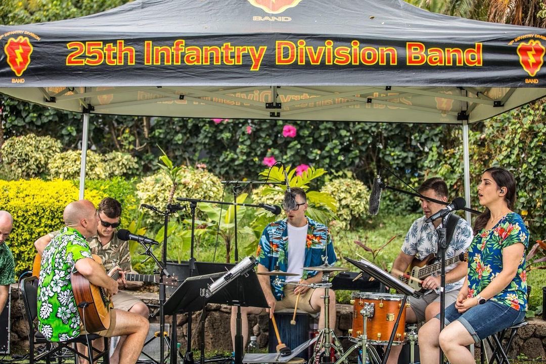 25thDivarty's tweet image. ⚡️#TROPICTHUNDER ⚡️
Last week, the Tropic Thunder Ohana held a farewell luau to send off COL Bryan D. Schott to his next duty station. Thank you COL Schott for all that you have done for us and continue to do for the @usarmy 
#goarmy #hawaii #armyohana