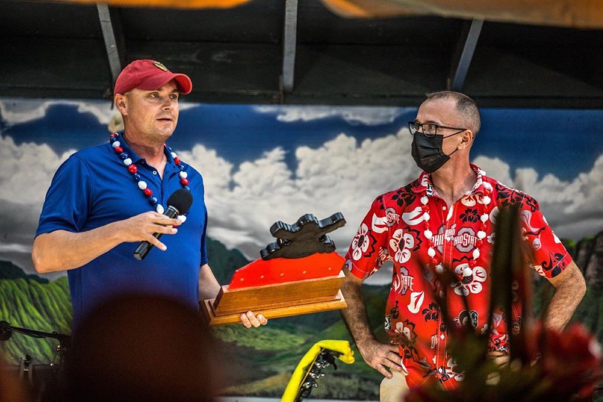 25thDivarty's tweet image. ⚡️#TROPICTHUNDER ⚡️
Last week, the Tropic Thunder Ohana held a farewell luau to send off COL Bryan D. Schott to his next duty station. Thank you COL Schott for all that you have done for us and continue to do for the @usarmy 
#goarmy #hawaii #armyohana