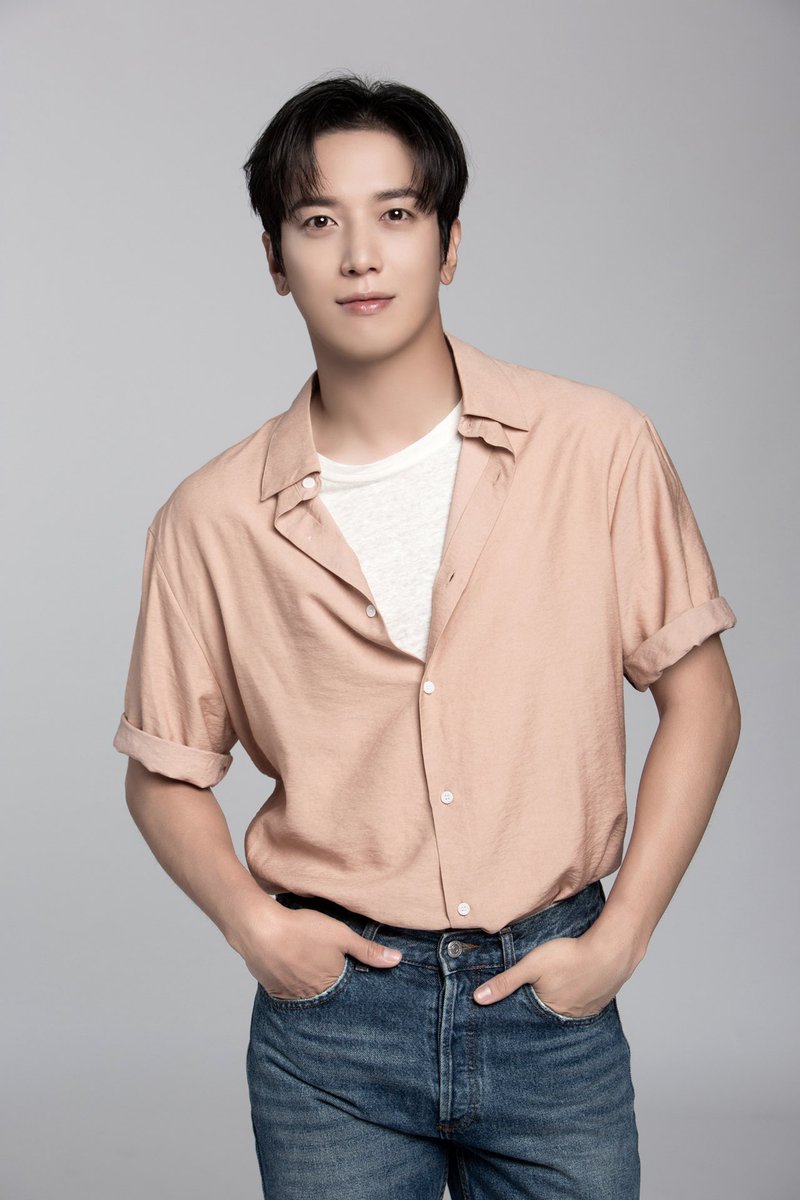 nUKiOz's tweet photo. [รอคอนเฟิร์ม] #จองยงฮวา | มีรายงานว่าลุ้นรับบทนำในซีรีส์ใหม่จาก KBS #BrainOperation [ชื่อแปล]

เล่าถึงการทำงานของ ตร โดยมีภาพหลังเป็นการต่อสู้กันผ่านสงครามประสาทอันดุเดือด

ผลงาน ผกก #อีจินซอ จาก #RevolutionarySisters ��พลนเริ่มถ่ายทำ กค นี้ และจะออนแอร์ปีหน้า https://t.co/fPvgvcoi2O