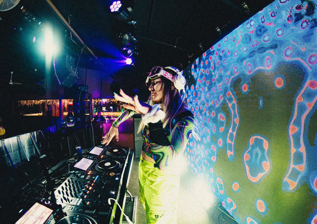 sacredsnowglobe's tweet photo. Sol fest was for the fam🤍 https://t.co/Zo3ItCtvhA