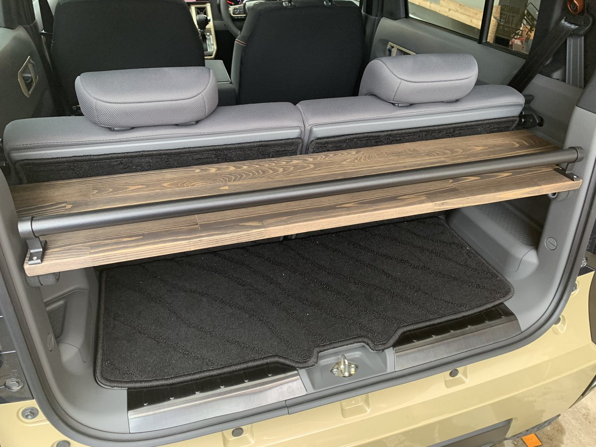 z33mitsu's tweet photo. ヴィンテージボード風にアレンジ完了👍
ボードはヴィンテージワックスで仕上げ、ステンレスパイプはチッピング塗料を使用しました♪
シンプルで古めかしくもあり格好良いボードに仕上がりました😁
使用した材料が気になる人は次へ↓
#タフト #タフトカスタム #shunity https://t.co/PPX4xbuclw