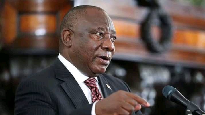 WisemanSaneleM1's tweet photo. I highly doubt that this one was ever a ANC member in good standing. There is nothing that says ANC about him... nothing at all.. l refuse to be fooled. I don't see ANC here https://t.co/qs9WXxHFYh