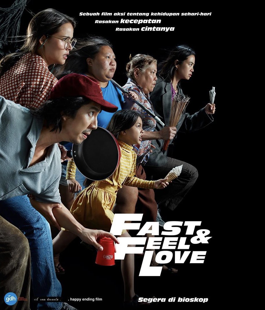 HabisNontonFilm's tweet photo. Fast &amp; Feel Love jujur bukan film terbaiknya GDH, tapi ciri khasnya dlm garap romance tetep kerasa.

Buat yg sering nonton film, ini bakal bikin ngakak parah karena referensi yg dipake tumpah-ruah. Apalagi soal "Parasite" kacau dah.

Coming soon di bioskop. Trailernya di bawah. https://t.co/rnAylhy0DI