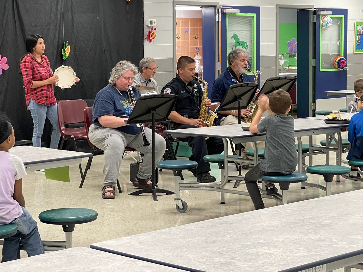 A repeat performance by our Merry Mustang Band happened today during lunch. A great time was had by all!  💚💙🐴🎶🎶