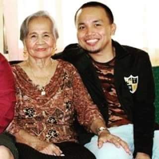 KitsRepublic's tweet photo. Mahal na mahal kita 'nay. Hinintay mo lang bday ko 😭😭😭 ng paborito mong apo. Sobrang sakit nay 😭 pero alam ko di ka na mahihirapan jan sa langit. https://t.co/b6G85XCMVv
