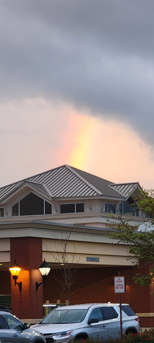 Jeanniebeard04's tweet photo. Pot of gold / bank same same right? https://t.co/hvhpVuKLC5
