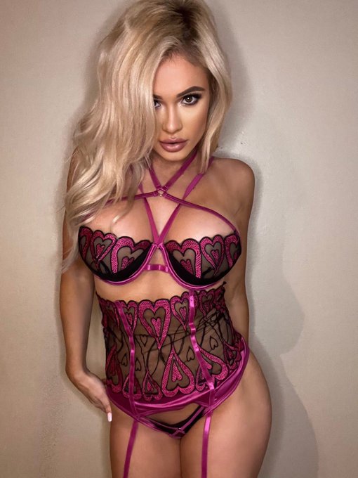 Happy early birthday to me! 🎉🎂  Have you subscribed to my Onlyfans yet? 😜🔗 https://t.co/T8xLj2309K<a href="/tag/smackdown"class="tags"><span>#smackdown</span></a>