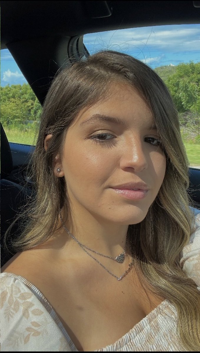 mariaarentass's tweet photo. Las pongo en todos lados porque me sentía super cute🌼🌻☀️ https://t.co/1w8k7BZgPk