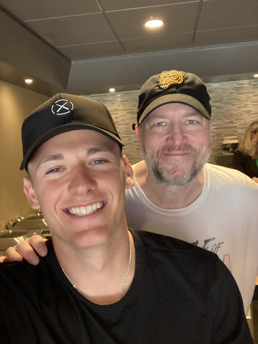 RearAdBsBlog's tweet photo. “That’s my quarterback, man.” @jerrythornton https://t.co/TFWcGUwP90