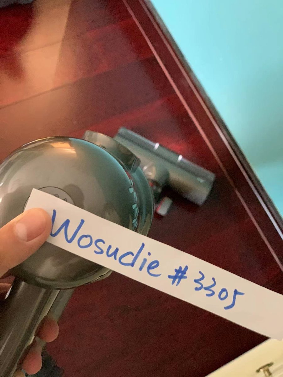 albailist's tweet photo. Clean the room in the morning, first vacuuming the floor #IsekaiQuests https://t.co/oDwz3ewOWX
