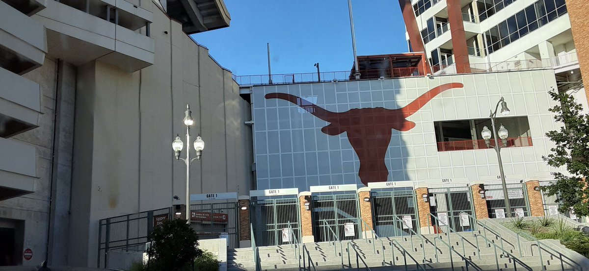 miguelzenon's tweet photo. Deep in the Heart of Texas for the International Jazz Composer's Symposium...Enjoying the wisdom and info from the talks and presentations, and looking forward to playing some new Quartet music on Saturday...Lets Go!!!
#jazzcomposer
#austinbaby
#deepintheheartoftexas https://t.co/dKTWJLtMXc