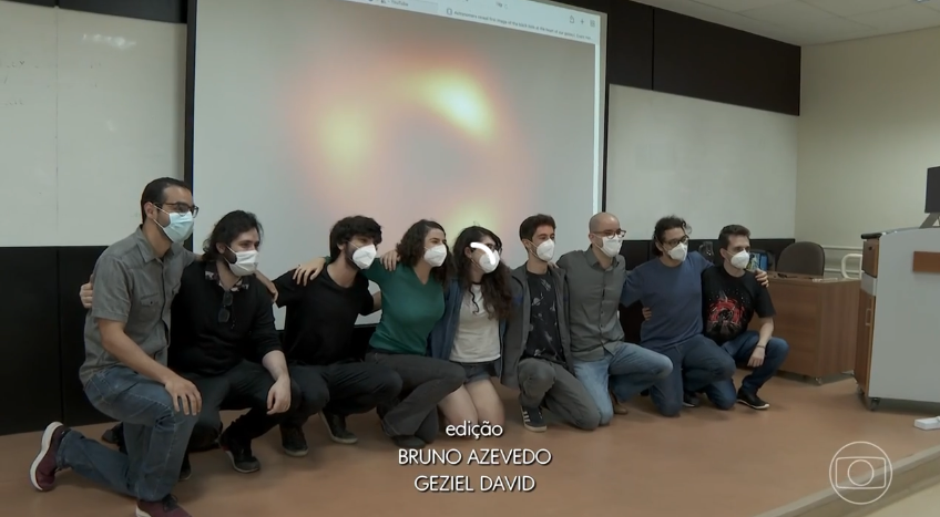 Felizes que o <a href="/jornalnacional/">Jornal Nacional</a> deu destaque para a incrível descoberta de hoje. 🍩⚫️ 
E de bônus, nosso grupo de pesquisa apareceu em cadeia nacional