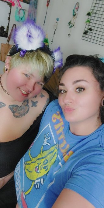 Come see us on https://t.co/6jMnEMhhdq right now! @EnoonaBusty https://t.co/2XrBHAvOu5