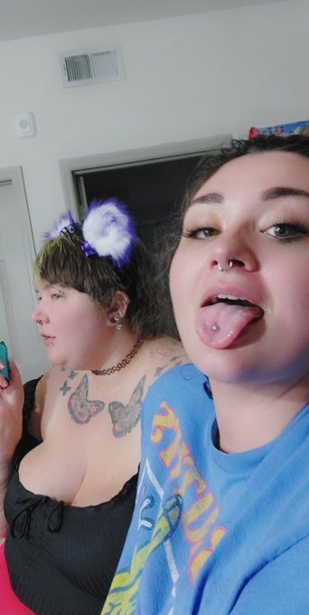 Come see us on https://t.co/6jMnEMhhdq right now! @EnoonaBusty https://t.co/2XrBHAvOu5