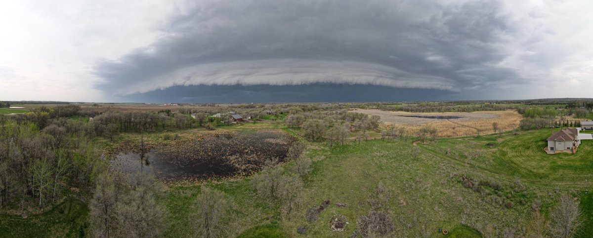 jacobdvorak2's tweet photo. #mnwx  Drone shot of the storm rolling into St Augusta https://t.co/fcOgZAXhqB