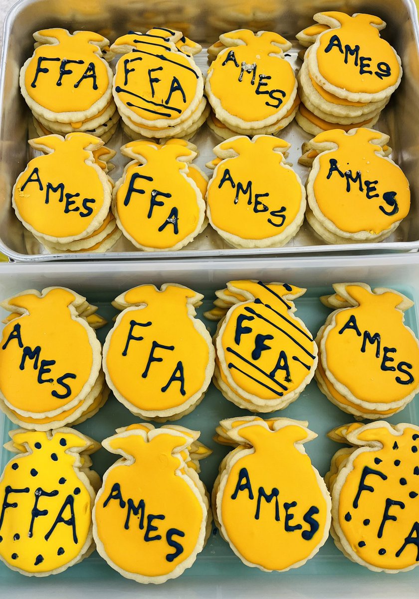 Parents and students turned out for <a href="/AmesFfa/">Ames FFA</a> banquet an loved the #pork <a href="/kbblumhagen/">bblumhagen</a> with <a href="/IASCPP/">Story County Pork Producers</a> is serving but sure they stayed for the homemade #FFA cookies by teacher/leader Ms Lair served up! <a href="/NationalFFA/">National FFA</a>