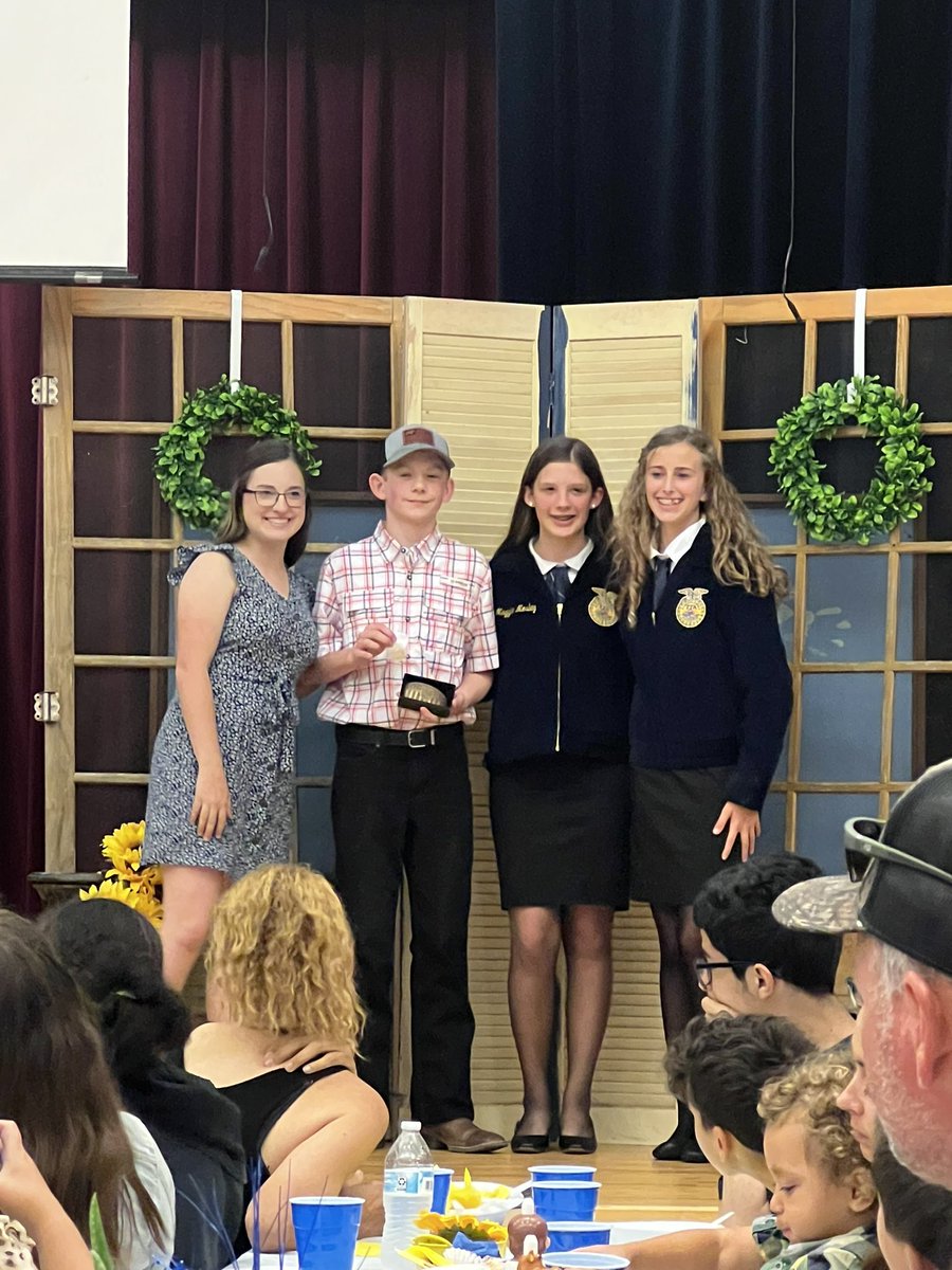 Another great <a href="/oneclayschools/">Clay County District Schools</a> FFA banquet at @LAJHTigersRoar tonight!