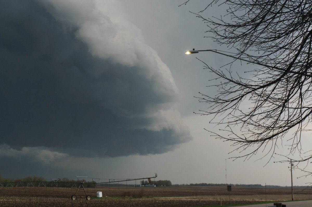 apd3929's tweet photo. @WCCO @DeRushaJ @MikeAugustyniak my 13 daughter took some storm pictures tonight in Atwater and now she wants to be a meteorologist. https://t.co/a3MBG3pQHO