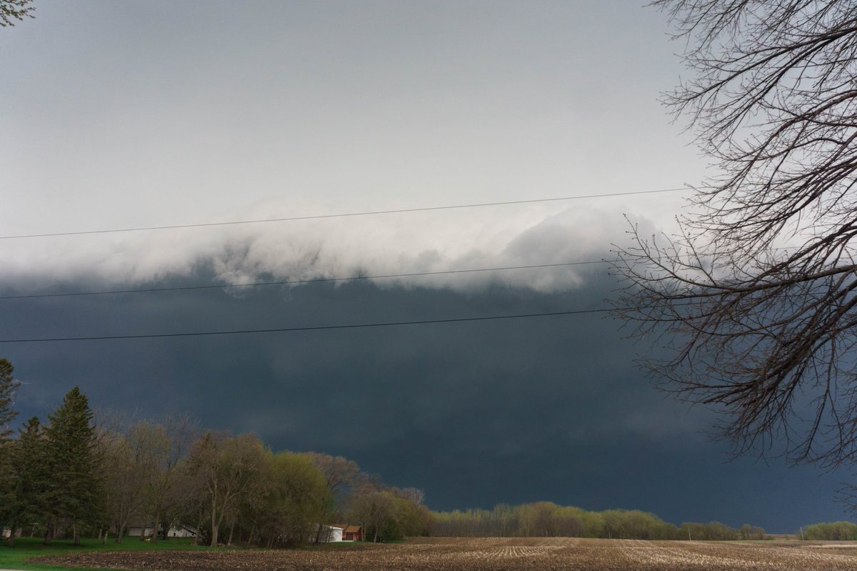 apd3929's tweet photo. @WCCO @DeRushaJ @MikeAugustyniak my 13 daughter took some storm pictures tonight in Atwater and now she wants to be a meteorologist. https://t.co/a3MBG3pQHO