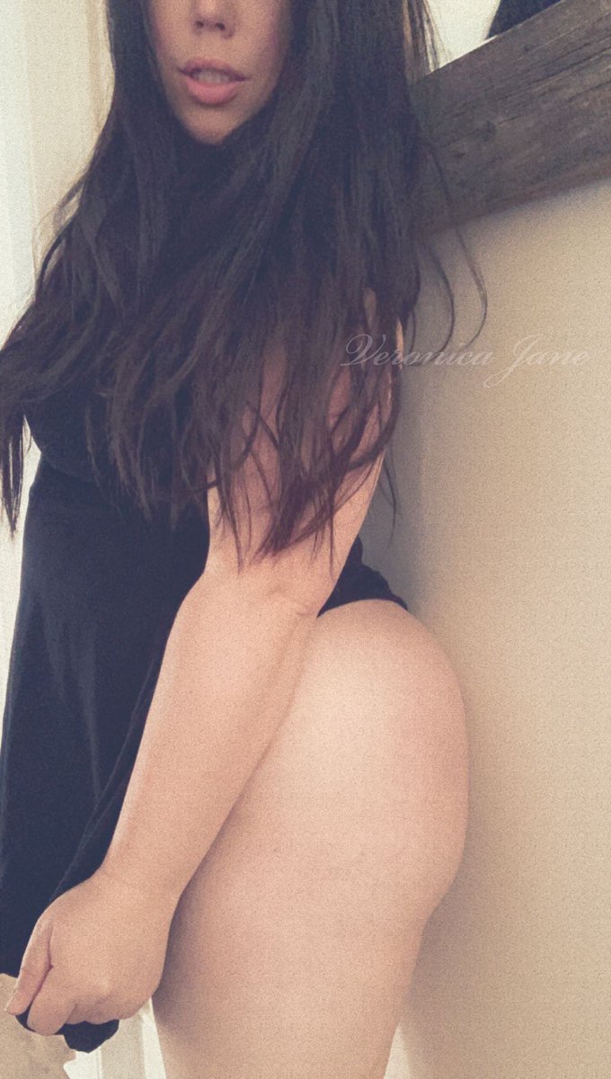 veronicajane___'s tweet photo. Wanna see the rest? 🙃 https://t.co/wYltxNlsUk