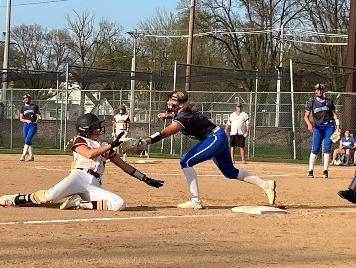 Purple_Stick's tweet photo. @otownfastpitch Senior night https://t.co/xBIyHmZw8m