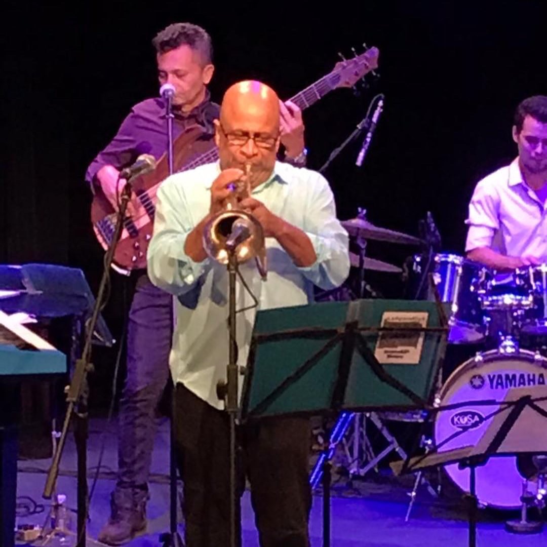 Colibri_cuba's tweet photo. Instantáneas del Concierto de presentación del 🎶 CD “De Norte a Sur”, de Robertico García y su Latin Way.
🎺El fonograma ya se encuentra disponible en plataformas digitales y en nuestra discográfica. ❕Disfrútelo❕
#ProduccionesColibri #CreeryCrear #LatinWay #cubanmusic https://t.co/x4tLY9NYrV