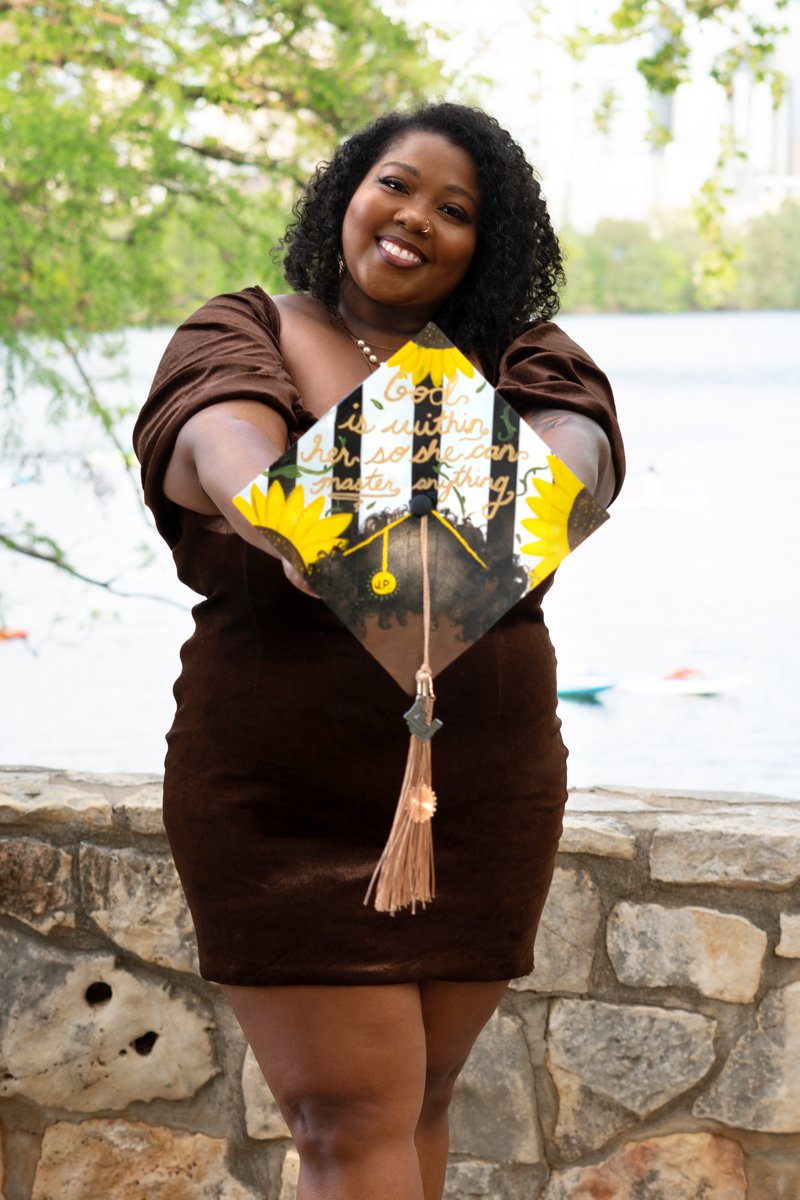 sincerelyyDe's tweet image. It's my friend for me!💜 #MBAGrad @ja_xole