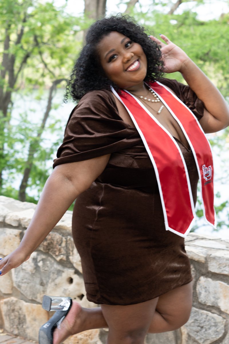 sincerelyyDe's tweet image. It's my friend for me!💜 #MBAGrad @ja_xole