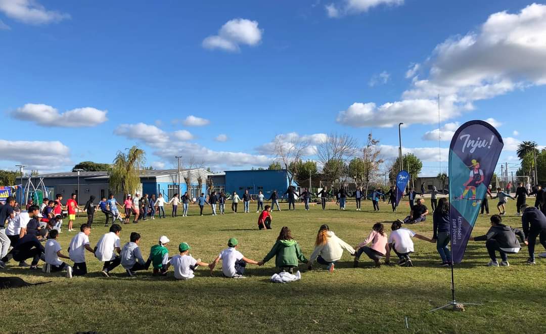 📣 Más de 120 jóvenes participaron hoy en Sarandi del Yi en una jornada recreativa organizada por INJU MIDES y America Solidaria!!!