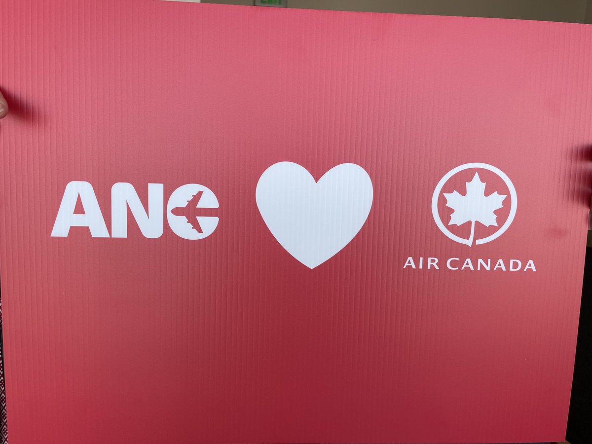 Lance_AC's tweet photo. Air Canada is honored to restart service between Anchorage and Vancouver. Thank you to @ANCairport and @VisitAnchorage for their enormous support in helping us celebrate our first return flight. And the photo opportunities with the amazing mascots! #ACinUSA2022 https://t.co/OaDQ2nbltu
