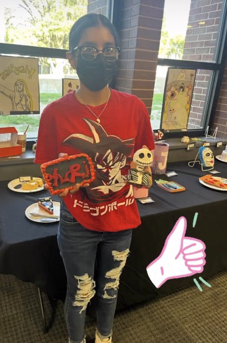 khenryart's tweet image. (2/2) Caught a couple students with their artwork tonight!  #TMScometogether #KSarted #turner202strong