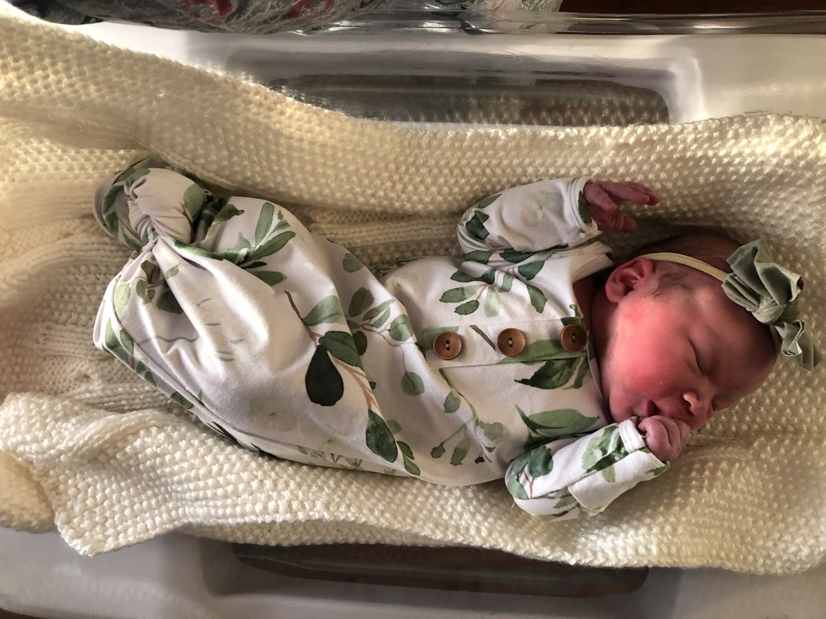 BHSbombers's tweet photo. Congrats to Athletic Trainer Jordan Hayes and his wife Hanna on the birth of their first child, Murphy Josephine. She was 8 lbs 11 oz and 21 inches long. #FutureBomber https://t.co/4zvme58ow7