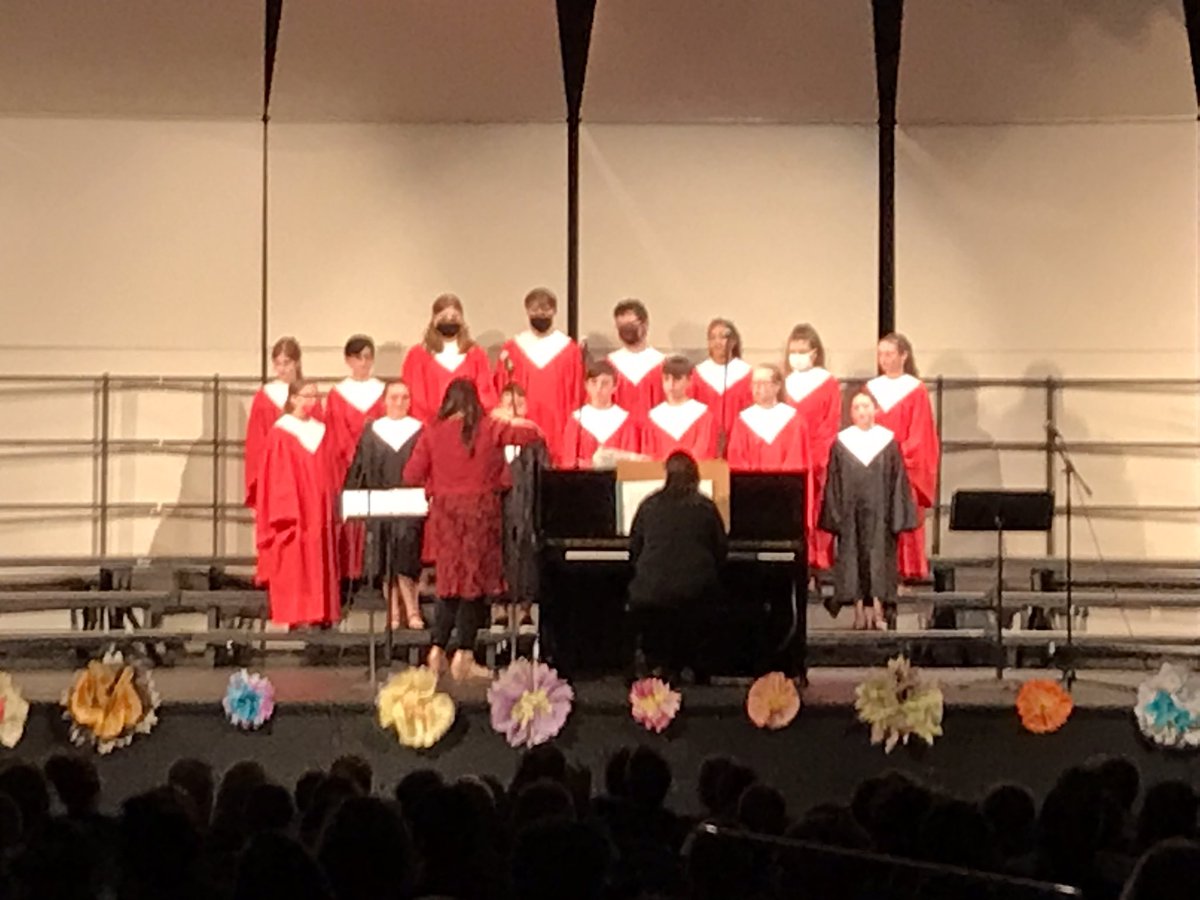 SauconSuper's tweet photo. Wonderful performance by our Middle School Chorus this evening! https://t.co/Hx2WsQtmdS