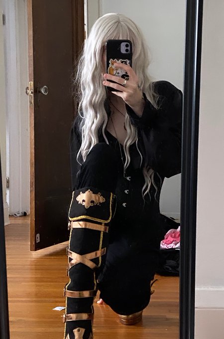 Alucard Griffith love child? It me~ ⚔️🖤🤍❤️ #griffith #berserk https://t.co/GwuEi9MhaK<a href="/tag/griffith"class="tags">#griffith</a><a href="/tag/berserk"class="tags"><span>#berserk</span></a>