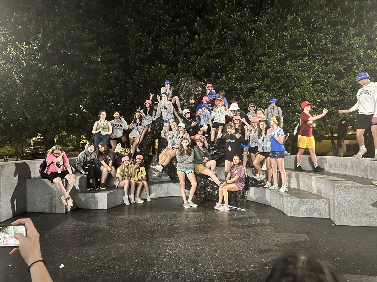 We walked over 10.5 miles today. Our kids are the best tourists out here. 🖤💛 #22DCReturNWMS