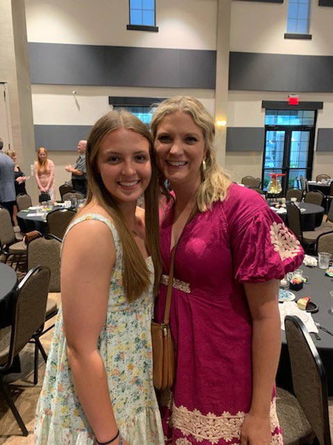 RobinConger11's tweet photo. I love how our district celebrates all the great things our students do! Jan Heckendorn banquet recognizing academics achievements and mentors! ❤️ these kids and role models! @DavissonDustin @Jags_Principal @mich27teach @CougCounselors @Supt_comalisd https://t.co/4MuldaQSr8