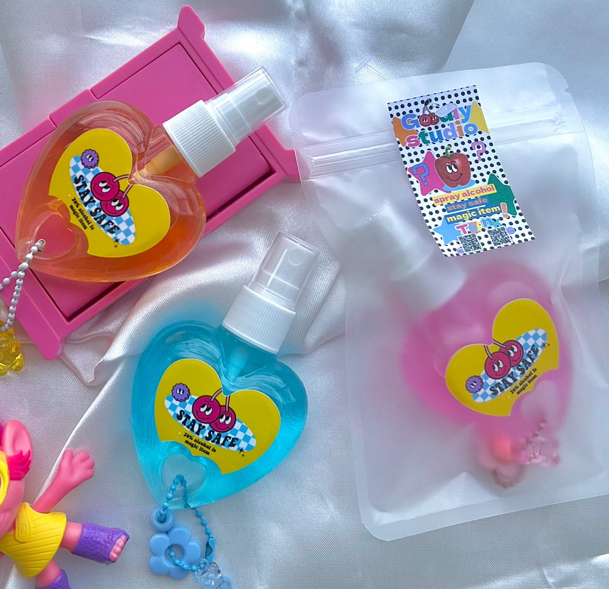 gooodlystudio's tweet photo. 𝗡𝗲𝘄! 𝘀𝗽𝗿𝗮𝘆 𝗮𝗹𝗰𝗼𝗵𝗼𝗹 𝟱𝟬 𝗺𝗹﹆🧼
สเปรย์แอลกอฮอล์ แถมฟรีพวงกุญแจแสนน่ารัก

🍅 𝗣𝗿𝗶𝗰𝗲  𝟱𝟵 𝗯𝗮𝗵𝘁 

🛋 สีฟ้า  กลิ่นวิคตอเรีย
🎀 สีชมพู่ กลิ่นซากุระ
🍑 สีส้ม  กลิ่นพีช

#สเปรย์แอลกอฮอล์  #นัดรับขอนแก่น  #สเปรย์แอลกอฮอล์พกพา  #สเปย์แอลกอฮอล์ #แอลกอฮอล์สเปรย์ https://t.co/suRMEGbLbd