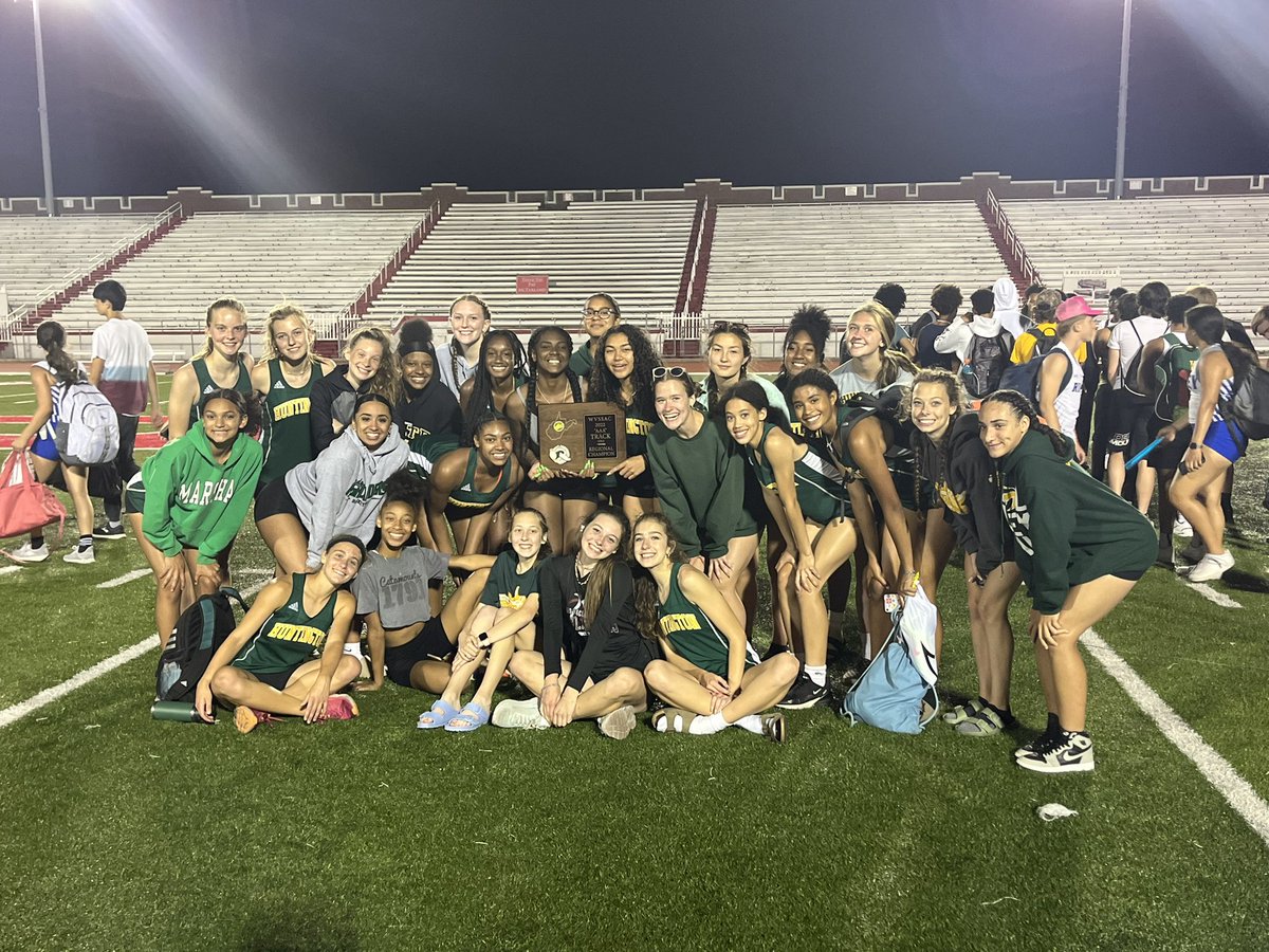 HuntHighxctrack's tweet photo. Regional CHAMPS https://t.co/UVs2kZBam4