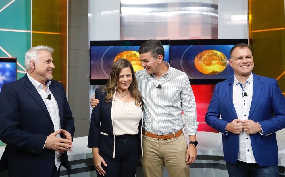 SantiPenap's tweet photo. Gracias Héctor por el espacio y a todos los que se prendieron al programa. El debate es una importantísima herramienta para fortalecer nuestra democracia.
#ElSalon #NPY https://t.co/M7O9nqEwUy