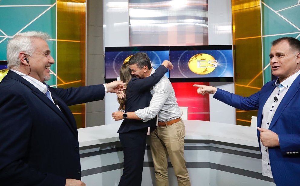 SantiPenap's tweet photo. Gracias Héctor por el espacio y a todos los que se prendieron al programa. El debate es una importantísima herramienta para fortalecer nuestra democracia.
#ElSalon #NPY https://t.co/M7O9nqEwUy