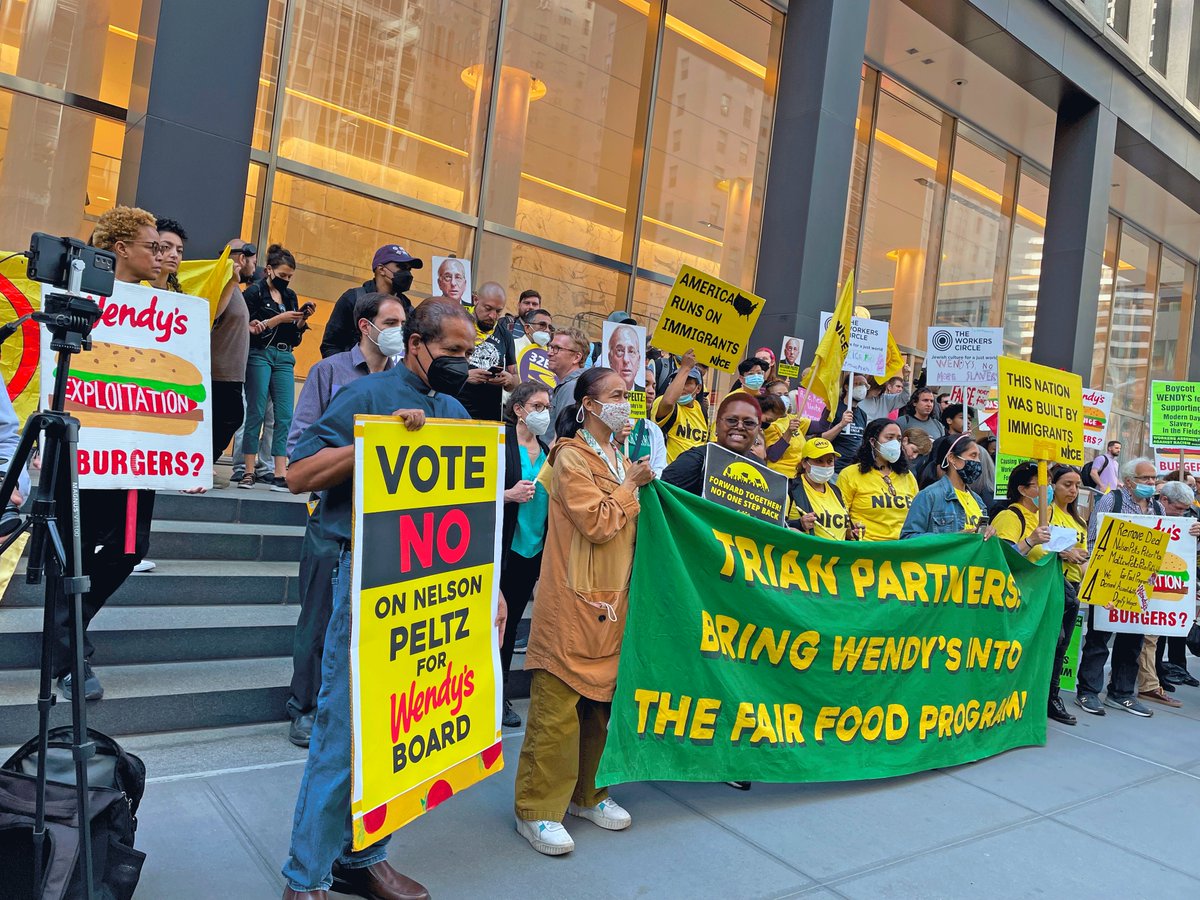MarkLevineNYC's tweet photo. Almost all fast food chains have committed to the @FairFoodProgram, to ensure farm workers are paid fairly & treated with respect.
But not @Wendys. They refuse.
Standing today with farm workers who came all the way from Florida to demand this company finally do the right thing. https://t.co/UnxwW1GCt4