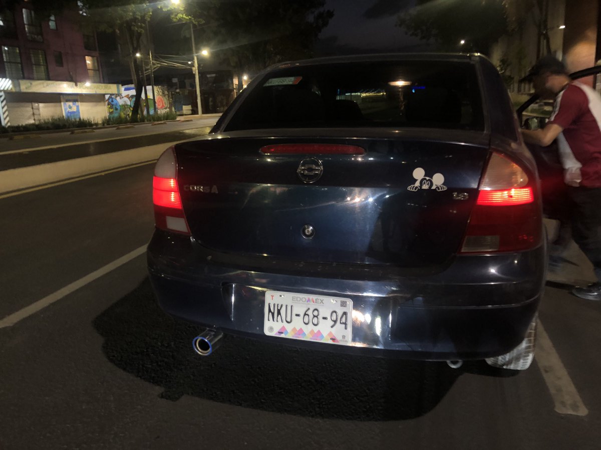 RedCiclistaMx's tweet photo. Mujer cae de coche en movimiento conducido por un hombre. Mex Tacuba adelante de Metro Normal. 
Ambos declaran ser policías, el hombre dice que venían tomados. 
@UCS_GCDMX #AsuntosInternos https://t.co/KLeYcNc7MX