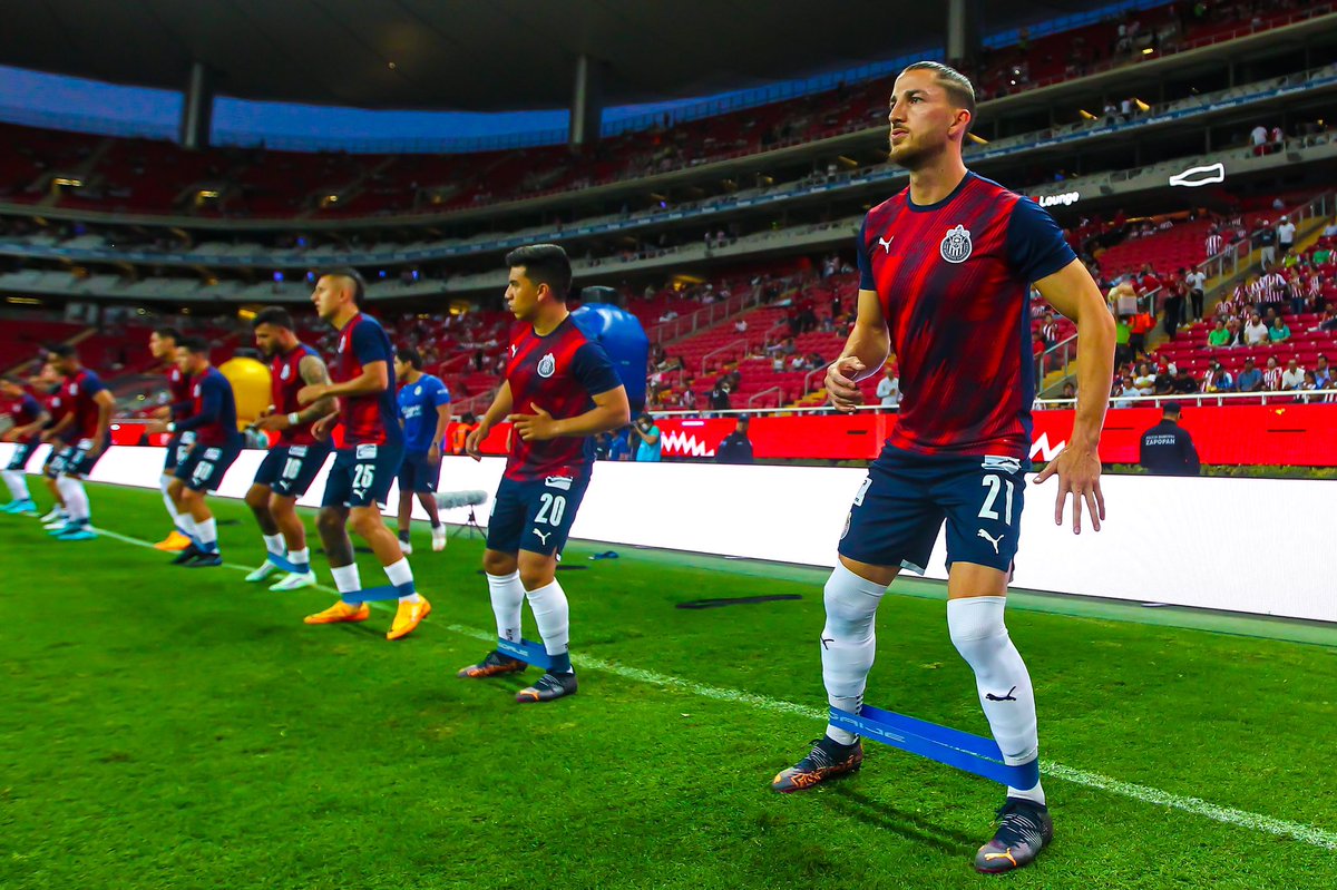 Chivas's tweet photo. ¡VAMOOOOOOS CHIIIVAAAAAS! 

Paso firme 👊🇲🇽 https://t.co/8j30HzluiO