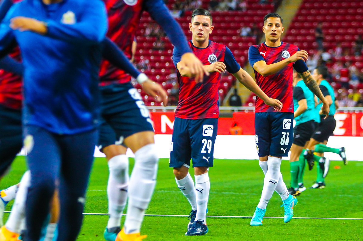 Chivas's tweet photo. ¡VAMOOOOOOS CHIIIVAAAAAS! 

Paso firme 👊🇲🇽 https://t.co/8j30HzluiO